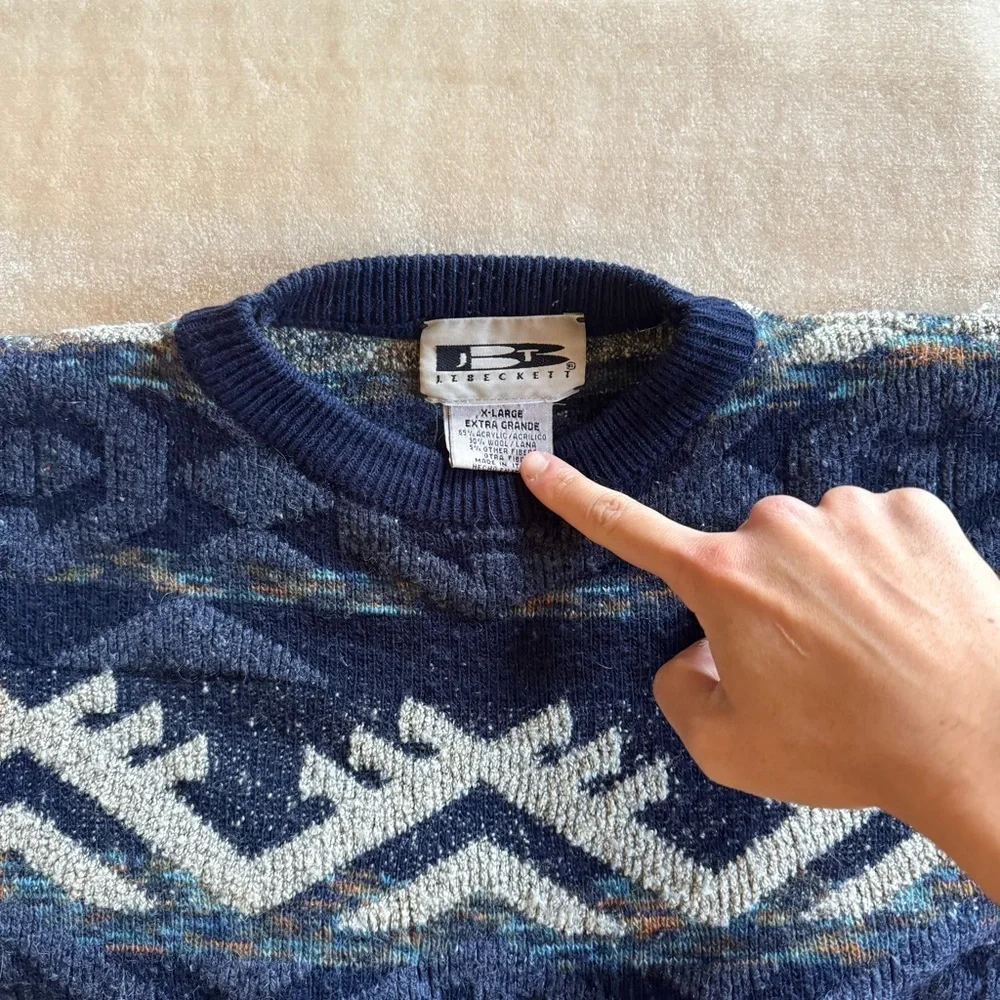 Vintage Navy Blue Wool-Blend Sweater - Picture 4 of 6